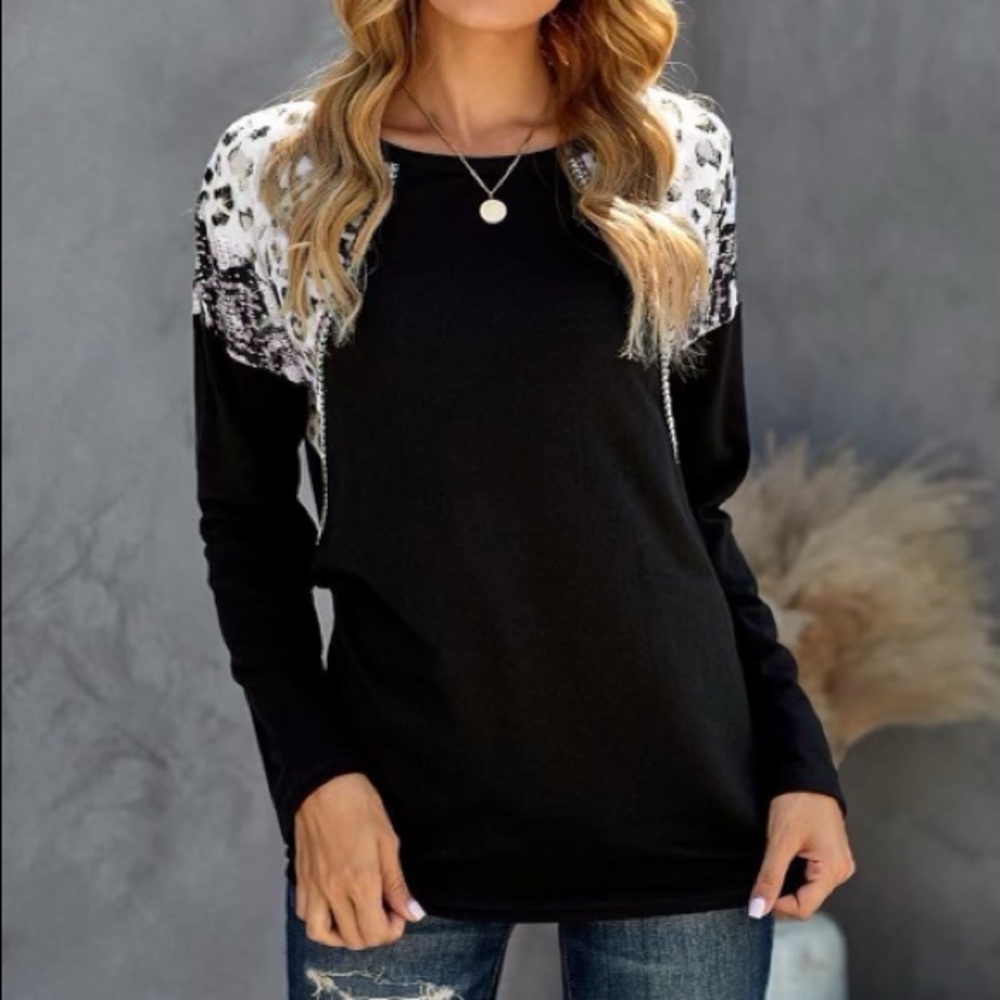 Boutique Long sleeve black animal print blouse top multicolored